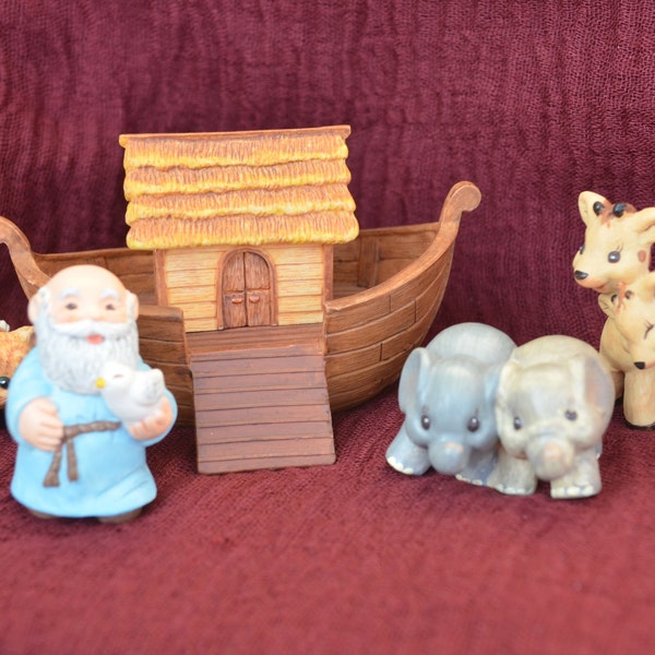 Hallmark " Noah And Friends" Merry Miniatures A Collection Of Charm Set Of 5 Bible Story Of Noah Tigers Elephants Griffes And His Ark