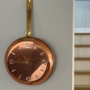 Horloge murale décorative vintage en cuivre, poêle à frire
