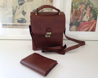 Bag, shoulder bag in genuine cowhide leather for men.