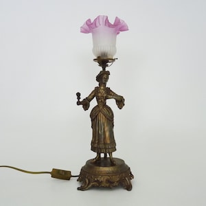 18th century nobility woman statue lamp in gilded metal and tulip