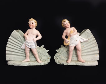 Pair of vintage cherubs vases, musicians cherubs in biscuit. Germany 12106 S DEP