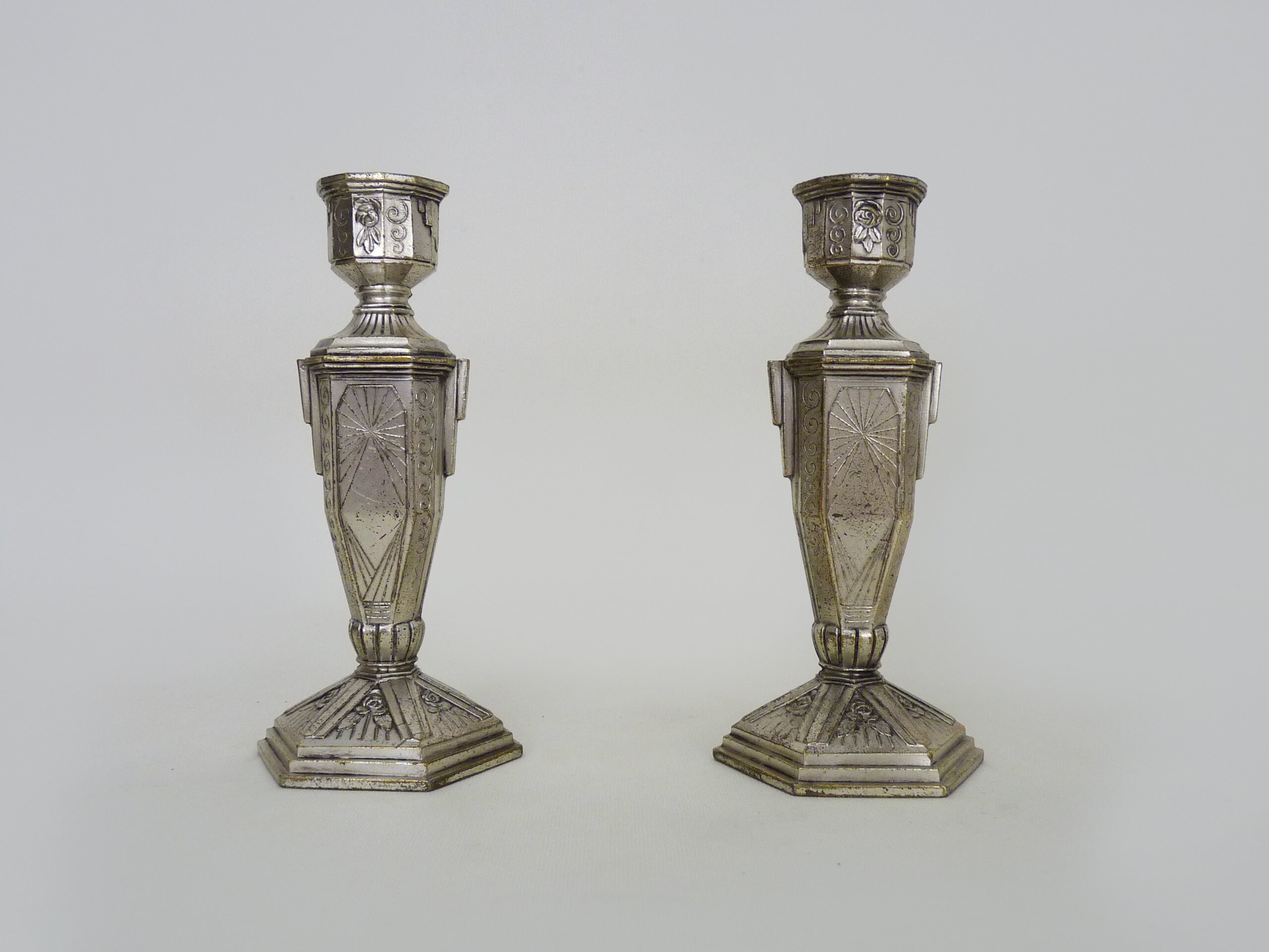 Paire de Bougeoirs Art Déco Moderniste Année 50 en Métal. Made in France