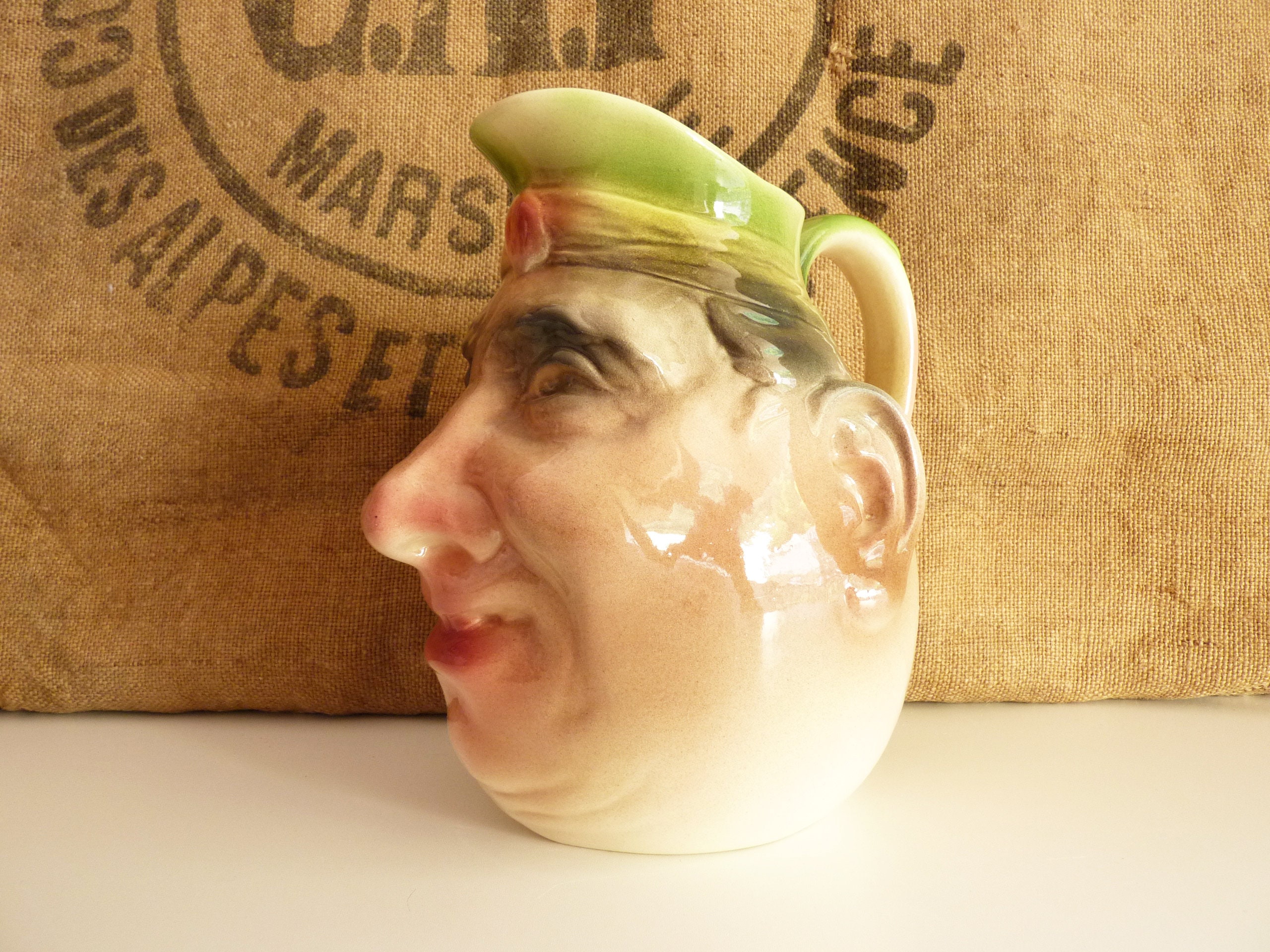 Pichet en Barbotine Anthropomorphe. Tête Grotesque Style Sarreguemines