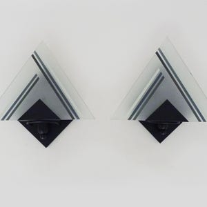 Pair of vintage Italian design wall sconces in metal and triangular glass. Memphis Milano style, 1980s