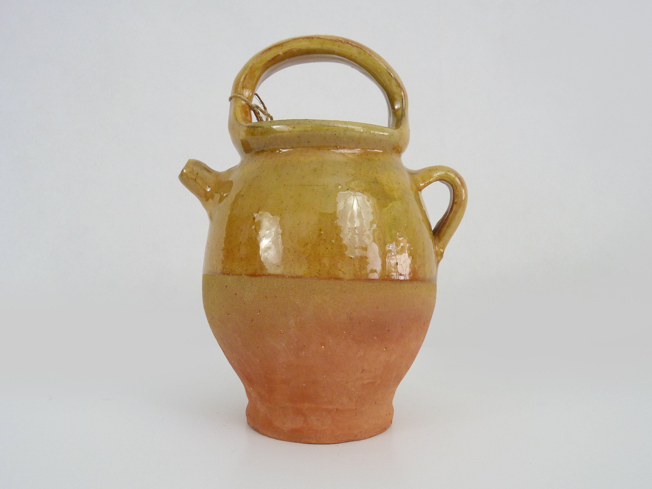 Cruche, Chevrette, Pichet à Eau en Grès Jaune Vernissé.