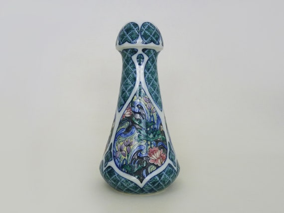 Rare vase Art Nouveau signé H GILLIERON décor floral en faïence.