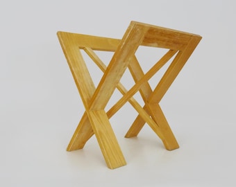 Vintage Scandinavian magazine rack in solid wood. Year 70