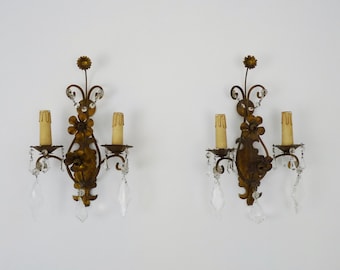 Magnificent pair of vintage Italian wall lights in gilded metal, glass pendants.