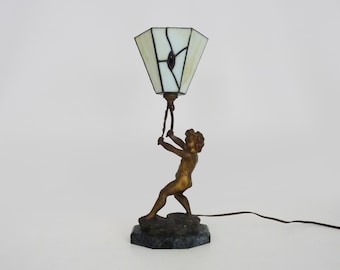 Prächtige Art-Deco-Cherub-Lampe von Peyre aus Zink und Glaspaste