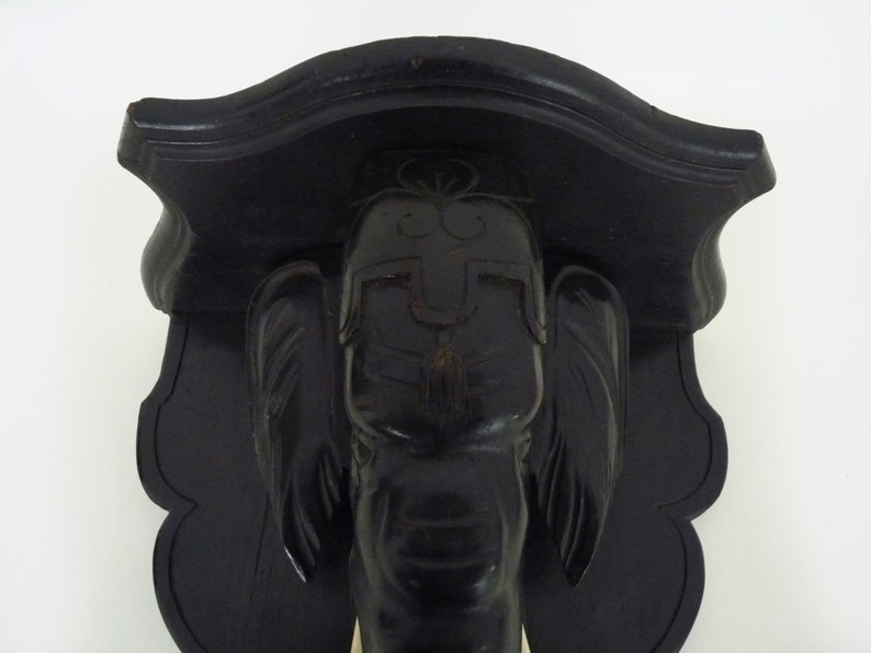 Sellette, porte plante, porte statue mural, applique tête d'éléphant en bois noirci. Fin XIXème image 5