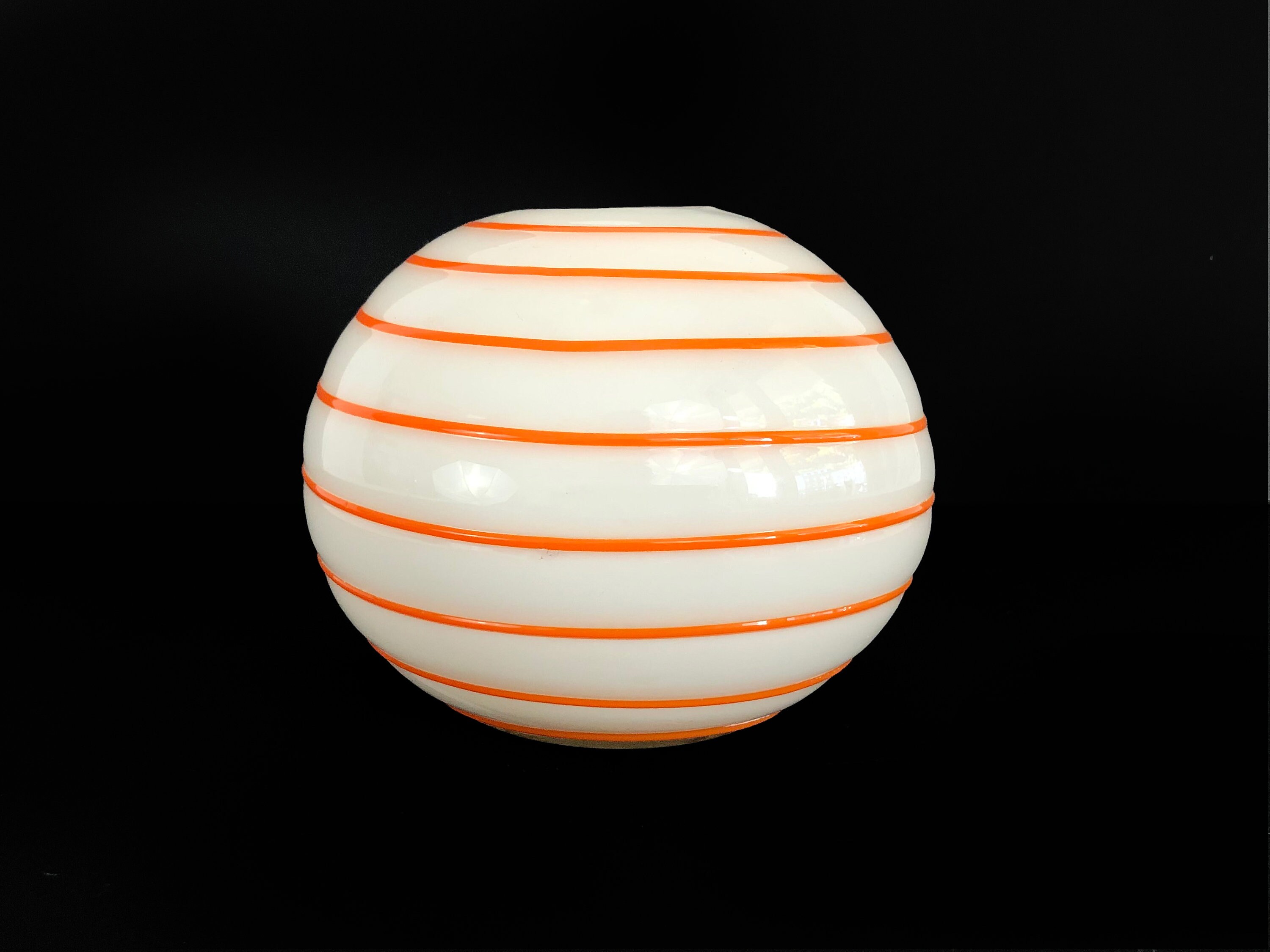 Vase Vintage en Verre Soufflé Blanc Spirale Orangé