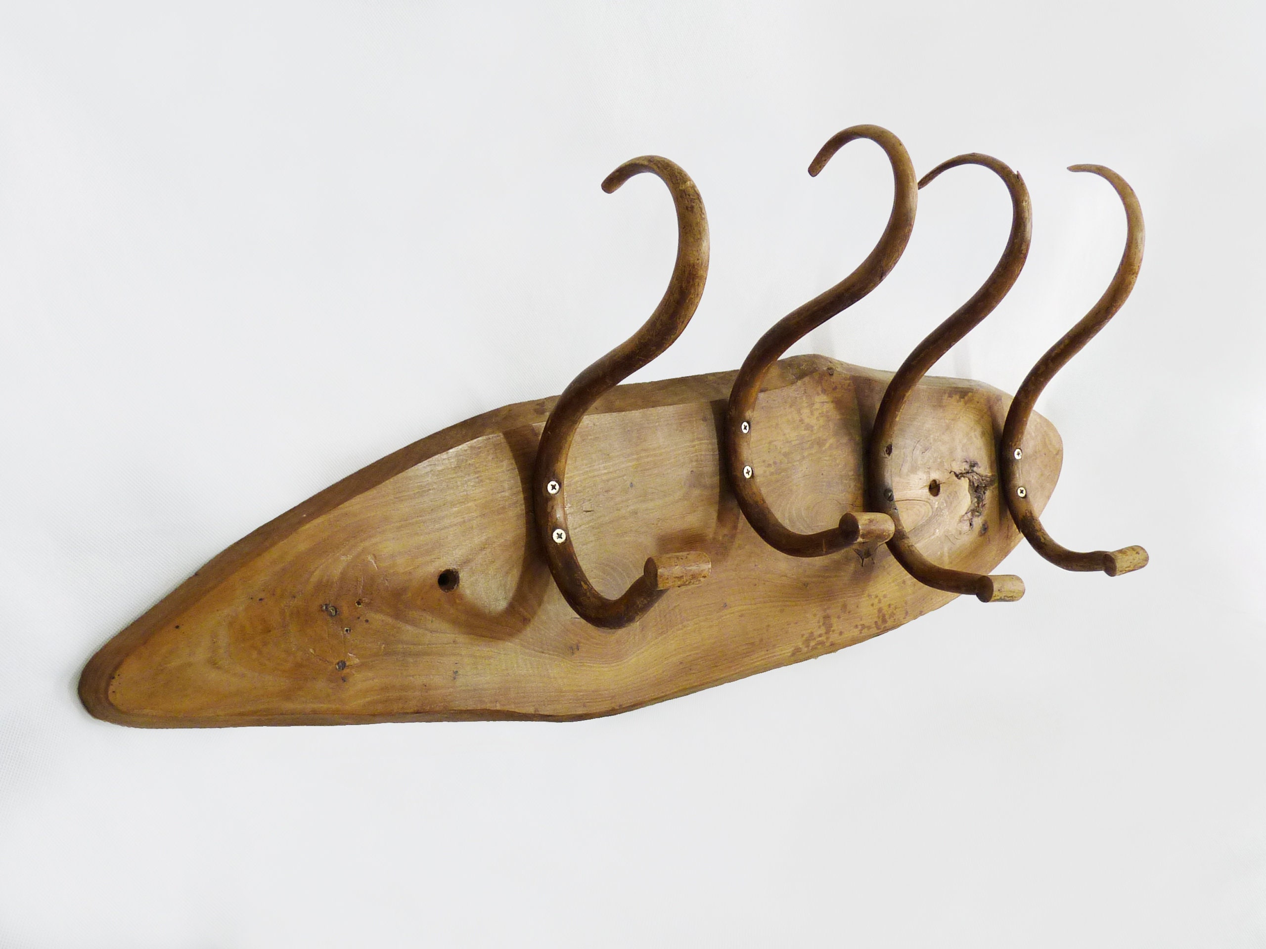 Grand Portemanteau Mural Vintage Brutaliste en Bois Brut. Portemanteau Bois