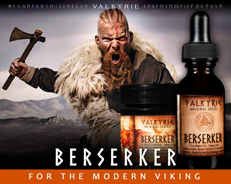 Pu&ograve; includere: Due bottiglie di prodotti per la cura della barba con un'etichetta in bianco e nero che dice "Valkyrie Original Series Berserker" e "For the Modern Viking". Le bottiglie sono davanti a un uomo con la barba e un mantello di pelliccia bianca che tiene un'ascia.