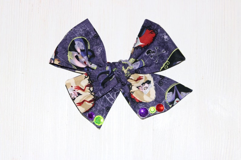 Disney villians clio bow disney bad guys