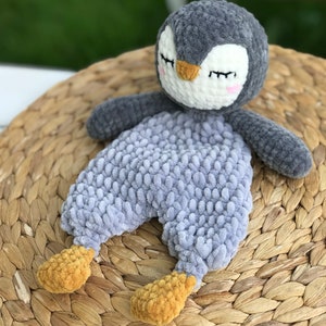 crocheted penguin image 4
