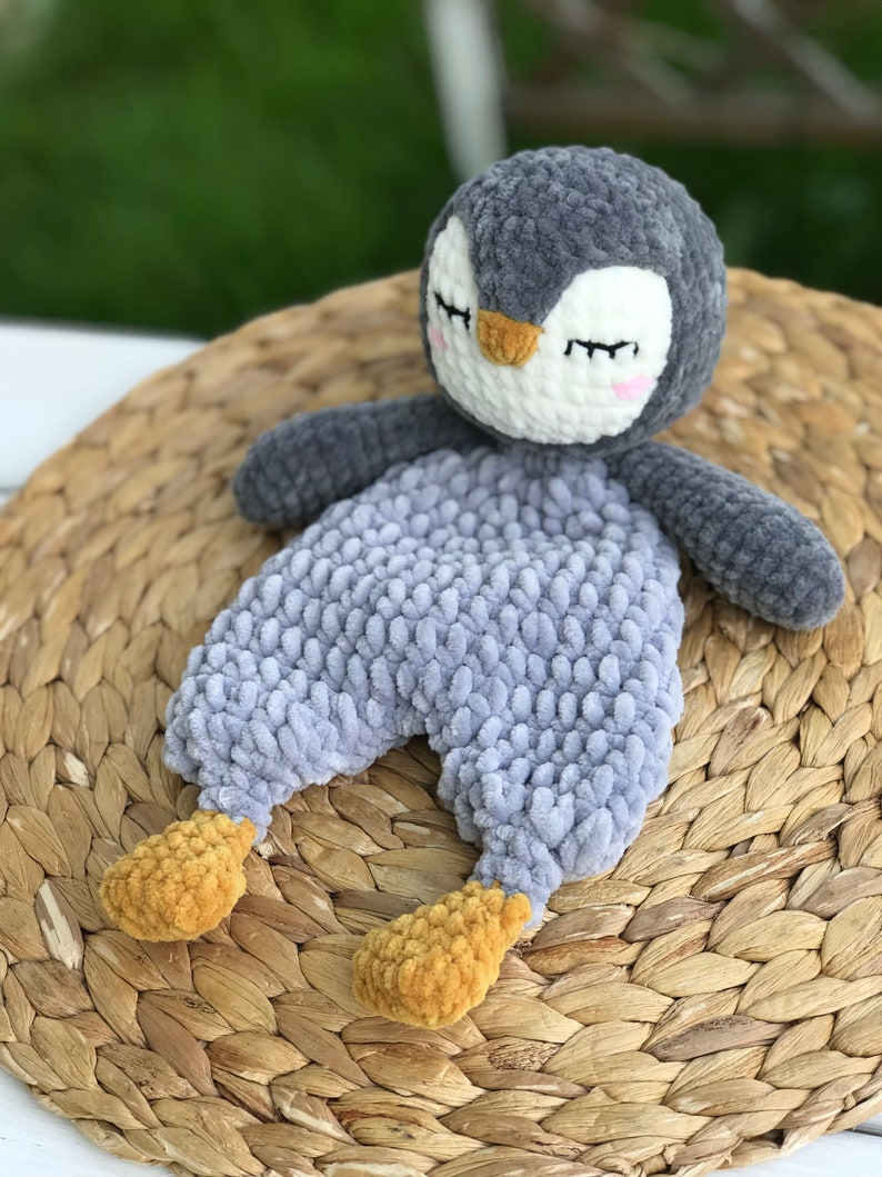crocheted penguin image 4
