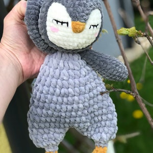 crocheted penguin image 3