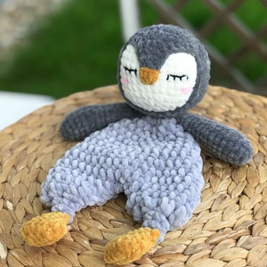 crocheted penguin image 2