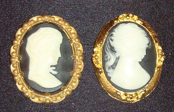 pair of antique cameo brooches - image 2