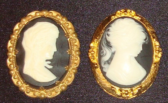 pair of antique cameo brooches - image 1