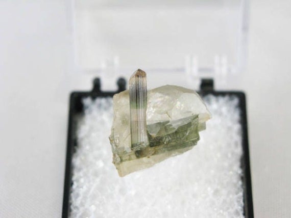 【鉱物標本】 トルマリン リディーコタイト スライス マダガスカル産 鉱物標本】 トルマリン リディーコタイト スライス マダガスカル産