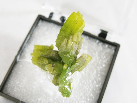 パイロモルファイト - 中国。優れた黄緑色のホッパー結晶結晶