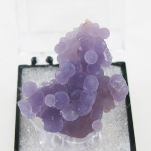 GRAPE AGATE THUMBNAIL specimen