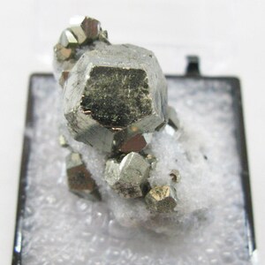 Pyrite - Peru. Beautiful natural metallic gold color crystal. Thumbnail Rock and Mineral Specimen. Chakra healing for Jewelry wire T92110
