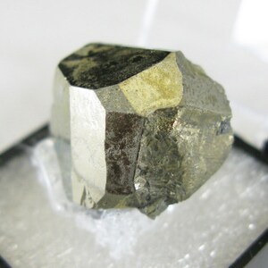 Pyrite - Merelani, Tanzania. Beautiful natural metallic gold color crystal. Thumbnail Rock Mineral Specimen. healing Jewelry wire Q512018