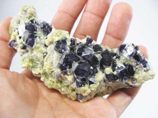 4.3インチ 蛍石 - 銀都鉱山、内モンゴル、中国。177g 美しい青紫色の