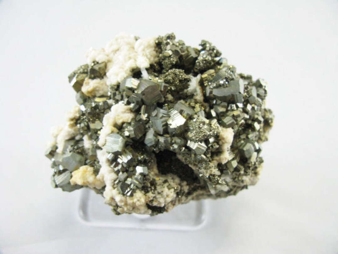 2.9 インチ 黄鉄鉱と方解石 - 274g - ペルー。美しい天然結晶。大型