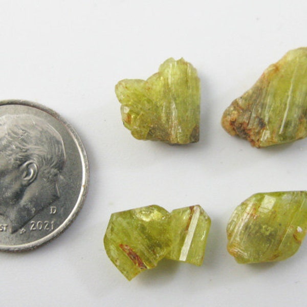 14.6ct  Chrysoberyl Set Madagascar yellow green crystals Rock Mineral Specimen for wire pendant jewelry N710-B01