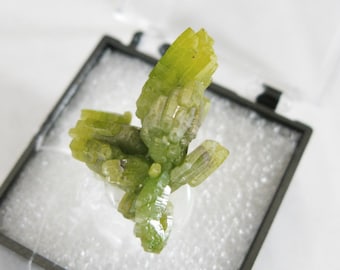 パイロモルファイト - 中国。優れた黄緑色のホッパー結晶結晶