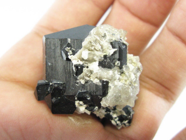 1.2インチ ショール トルマリン - エロンゴ ナミビア - 30g 黒色鉱物