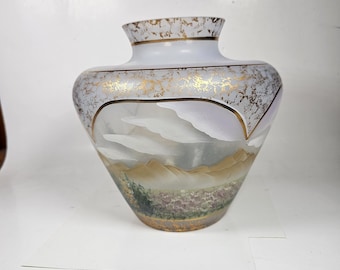 Fenton After The Rain Connoisseur Collection Vase Signed by 12 Fenton 1822/2250