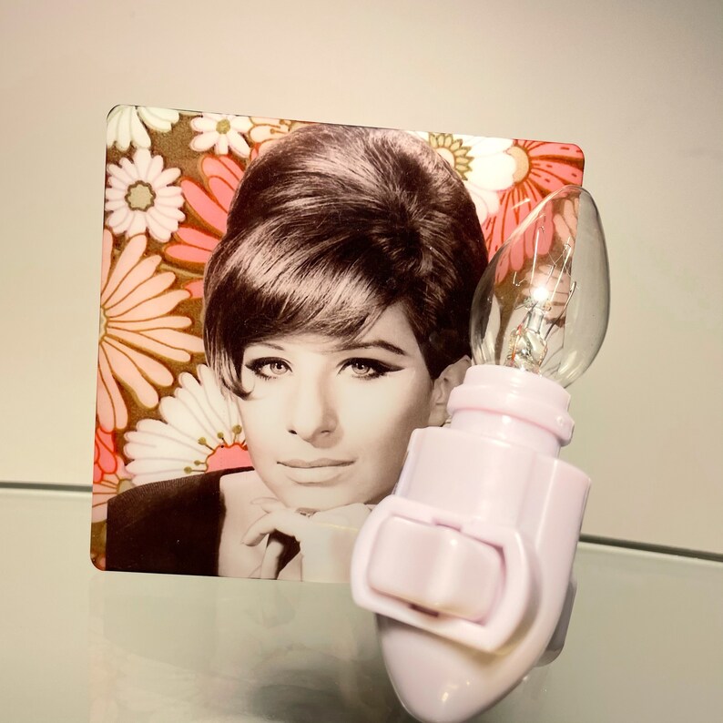 Barbra Streisand Night Light Retro Wall Decor Accent Lights Vintage 60s Decor 1960s Art Mod Kitsch Plug Nightlight Gifts For Friend Gift