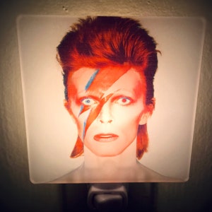 Bowie Night Light David Bowie Art Aladdin Sane Ziggy Stardust Retro Home Decor 70s Plug Nightlight Starman Vintage British Music Lights Gift