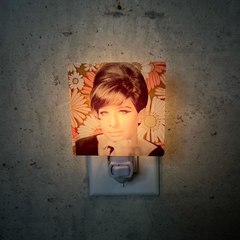 Barbra Streisand Night Light Retro Wall Decor Accent Lights Vintage 60s Decor 1960s Art Mod Kitsch Plug Nightlight Gifts For Friend Gift