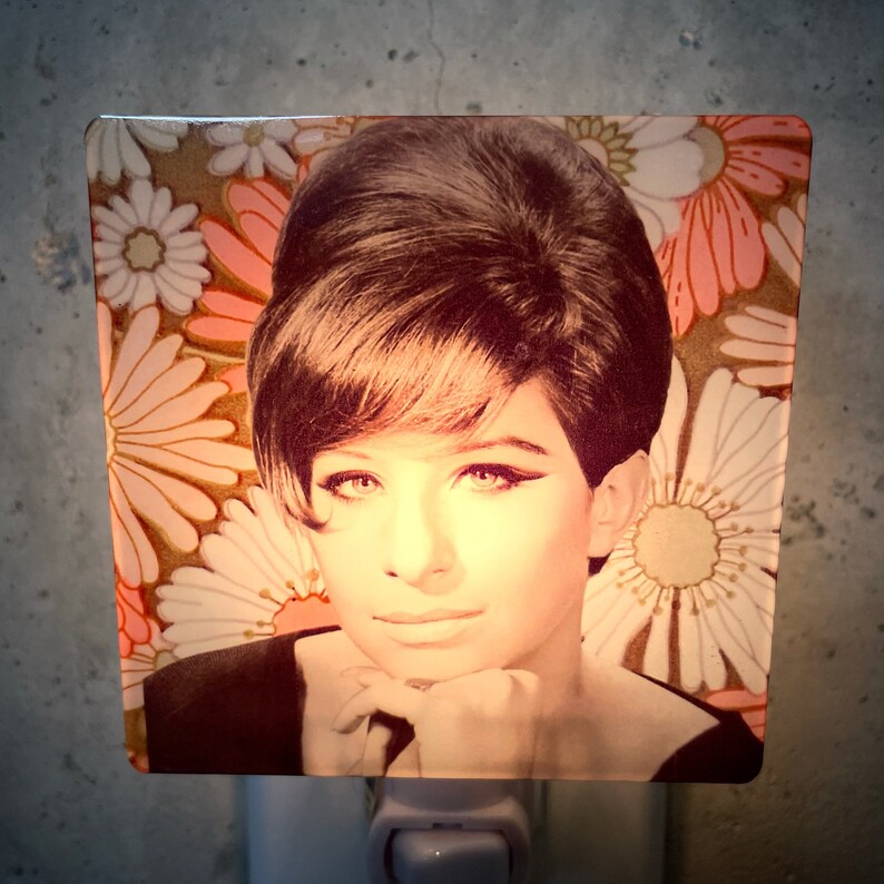 Barbra Streisand Night Light Retro Wall Decor Accent Lights Vintage 60s Decor 1960s Art Mod Kitsch Plug Nightlight Gifts For Friend Gift