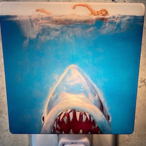 Jaws Night Light: Retro Horror Movie Decor