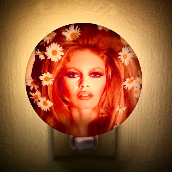 Brigitte Bardot Night Light Christmas Gift 50s 60s Retro Vintage Decor Wall Art French Classic Hollywood Glam Room Decor Unique Beauty