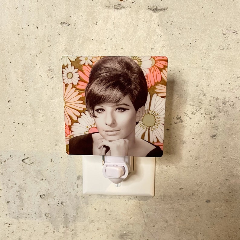 Barbra Streisand Night Light Retro Wall Decor Accent Lights Vintage 60s Decor 1960s Art Mod Kitsch Plug Nightlight Gifts For Friend Gift