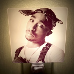 Tupac Shakur Night Light Retro Christmas Gift 90s Hip Hop Music Rap Rapper Black History Home Decor Accent Plug Kids Nightlight Lamp