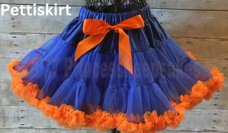 Gators Shirt, Football Outfits, girl gators outfit, Go gators, Gator football image 7
