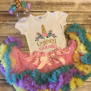 Verjaardagsoutfit eenhoorn: glittershirt, tutuset regenboog