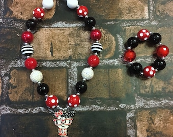 Girls chunky bead necklace, Girl Minnie Pendant, Girl Minnie Necklace, Girl Jewelry, Toddler Jewelry, Girl Bubblegum Necklace, Minnie Mouse