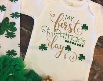 Tenue pour la première Saint-Patrick pour bébé : body scintillant, ensemble bloomer