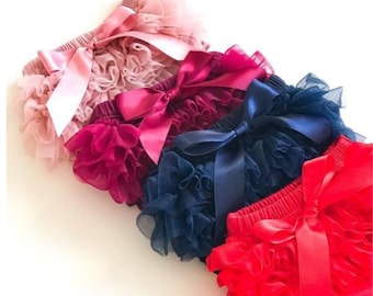 Baby Girl Bloomers, Baby Girl Diaper Cover, Ruffle Bloomers, Newborn Girl Photo Prop, Ruffle Bum Diaper Cover with Ruffles,