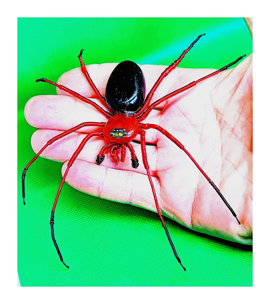 Red & Black Wandering Spider Model - Etsy