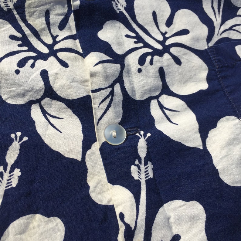 1960s 60s Ui Maikai Blue Floral Button Up Hawaiian Vintage Shirt